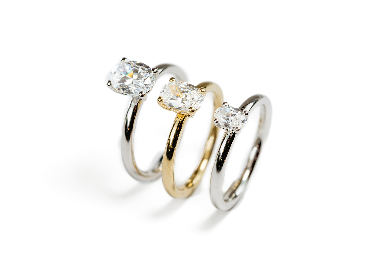 Professionele productfotografie van sieraden op lichte achtergrond, Studio Myrthe Zeist